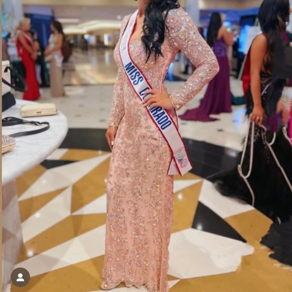 Sherri Hill dress, Low back, sequins, size 2, great condition